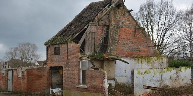 casa-diroccata abitazione immobile diroccato abbandonato